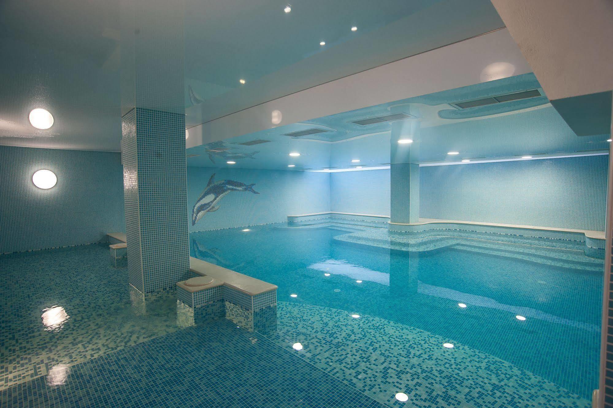 C Comfort Hotel & Wellness Chisarja Exteriér fotografie